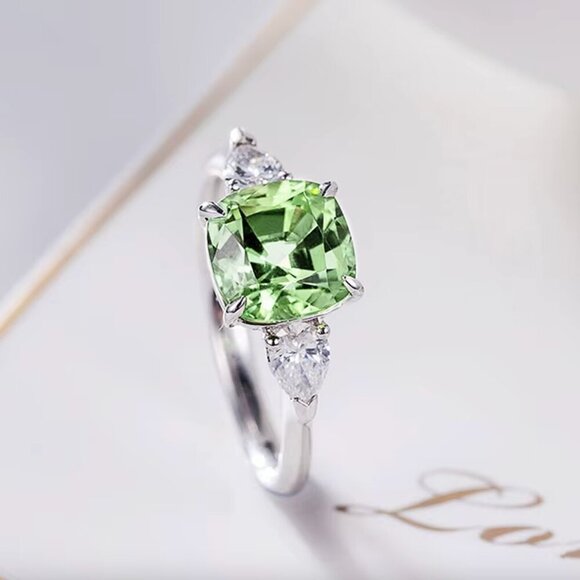 NEW 18k White Gold Peridot Diamond Ring Cushion Cut - Picture 3 of 5